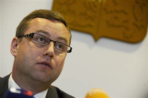 Je připraven vysvětlit práci státního zastupitelství nejvyšším ústavním činitelům. Dohody o vině a trestu nejsou užívány, nejvyšší státní ...