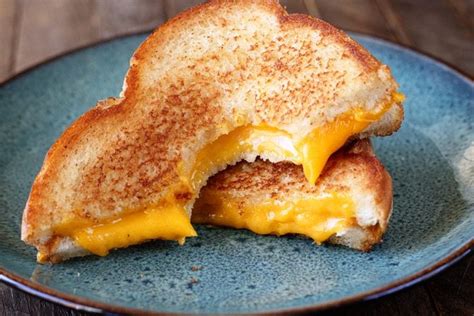 Grilled Cheese Hack With Sargento Southern Bite
