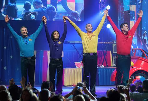 The Wiggles Singer Greg Page Collapses During Australian Bushfires Relief Concert Wsvn 7news