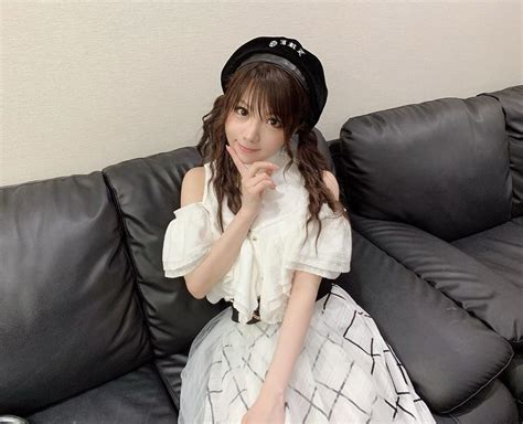 Discover more posts about 田中れいな. @田中れいな: . きのうの赤毛のアン記者会見の衣装は 久しぶり ...