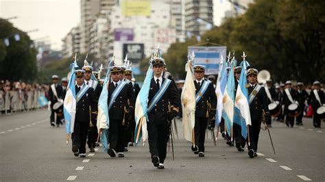 En la historia de la argentina se conoce como el período de la independencia al transcurrido entre la revolución de mayo de 1810 y la anarquía que disolvió todas las autoridades nacionales, en el año 1820. Argentina en pie de lucha en el Día de la Independencia ...