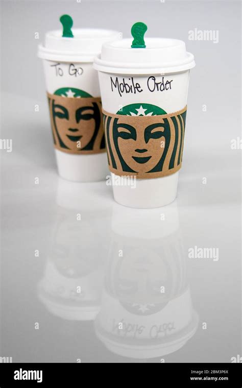 Starbucks Mobile Banque De Photographies Et Dimages à Haute Résolution