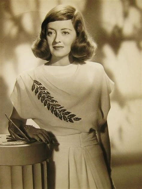 Bette Davis 1940s Love The Feather On The Dress Hollywood Actor