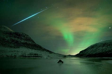 Aurorameteorgoosebumbs Northern Lights Astronomy Pictures Meteor