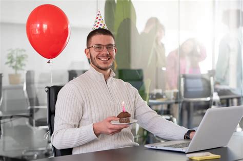 18 Frases De Cumpleaños Para Un Compañero De Trabajo