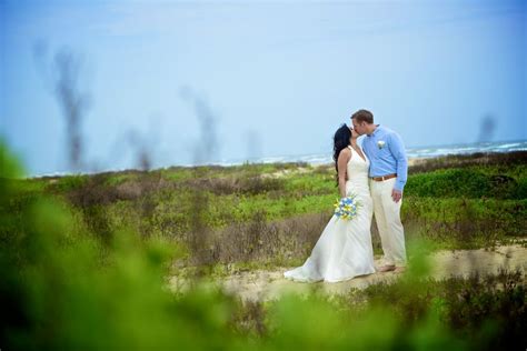 Whether you're eloping or surrounded by friends and family who are there to support you from that day forward, a tropical island can be the perfect place to say i do, and south padre island lets you and your guests travel there without a passport. Galveston Beach Wedding Photographer - Galveston Seawall ...