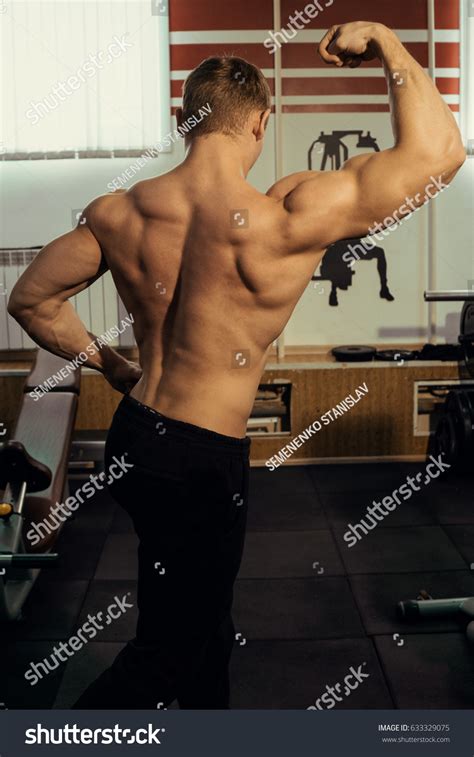 Muscular Athlete Bodybuilder Naked Torso Posing Stock Photo 633329075
