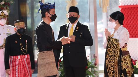 Presiden Jokowi Pakai Baju Adat Baduy Di Sidang Tahunan Mpr Vlix Id