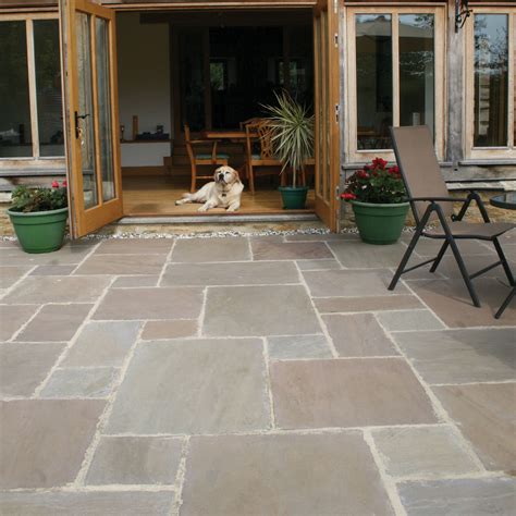 Find resources, request a sample or contact a rep today. Traditional & Cottage Garden Paving Ideas