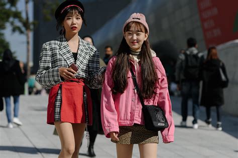 The Best Street Style From Seoul Fashion Week Spring 2019 Korean Fashion Summer Street Styles