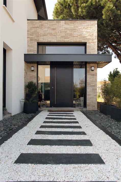 Une superbe porte d'entrée design | Fachadas de casas, Fachadas de casas terreas, Casas geminadas