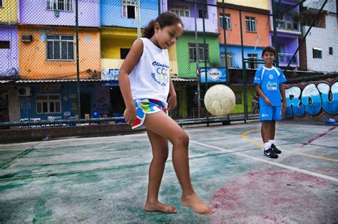 Favelas Do Rio Celeiro De Craques Para O Futebol Feminino