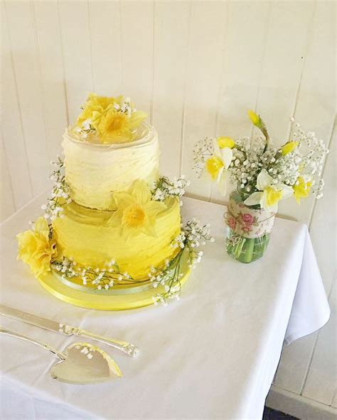 Yellow Ombré Daffodil Wedding Cake Yellow Wedding Cake Daffodil