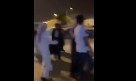 تحرش جماعي بفتاة في الطريق العام بالسعودية فيديو أهل مصر