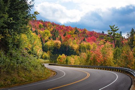 When And Where To Take The Ultimate Illinois Fall Foliage Road Trip