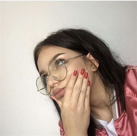 𝙷𝚞𝚗𝚗𝚒𝚎𝚋𝚞𝚖 Cute Glasses Girls With Glasses Aesthetic Photo Aesthetic Girl Girl Pictures Girl