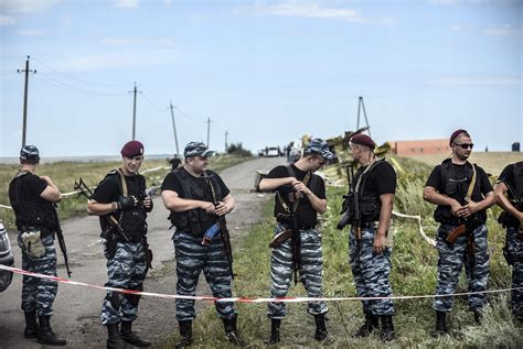 Who Are The Pro Russian Rebels Controlling Flight Mh17s Crash Site Time