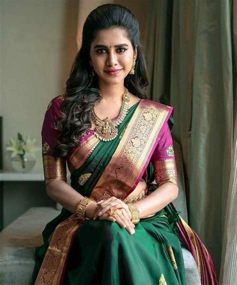 New Arrivel Green Colore Designer Bold And Beautiful Saree Indian Traditional Saree Bollywood