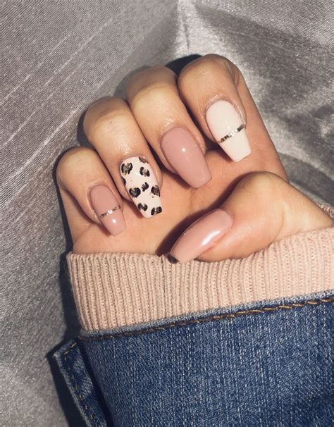 Podemos llamar esmaltado permanente a aquel que se hace en las uñas postizas tanto acrílicas como postizas o de gel, porque al hacer las uñas se hacen. Uñas de acrílico o gel decoradas 2021 2020 + de 50 diseños