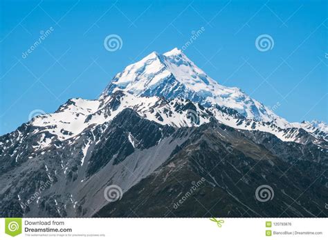 Close Up View Of Mt Cook In New Zealand Stock Photo Image Of Peak