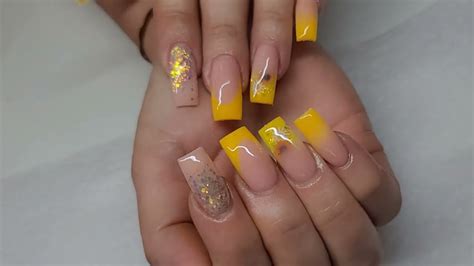 Detalle imagen uñas acrilicas amarillas con blanco Thptnganamst edu vn