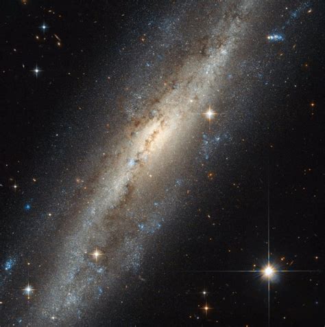 Hubble Space Telescope Photographs Ngc 7640 A Distant Barred Spiral