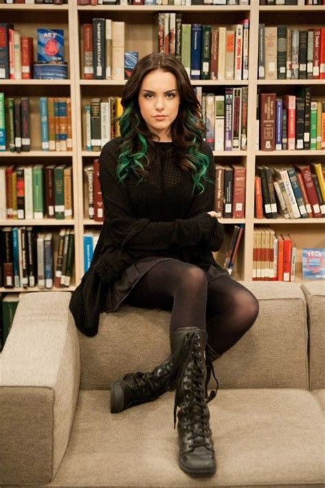 Elizabeth Gillies Love The Green Streaks In Her Hair I Wanna Do That