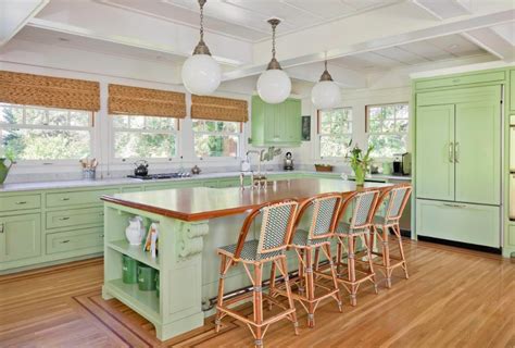 Pistachio Color In The Interior On The Photo Дизайн кухонь Зеленая