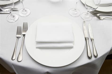 The Dos And Donts Of Fine Dining Etiquette Man Of Many
