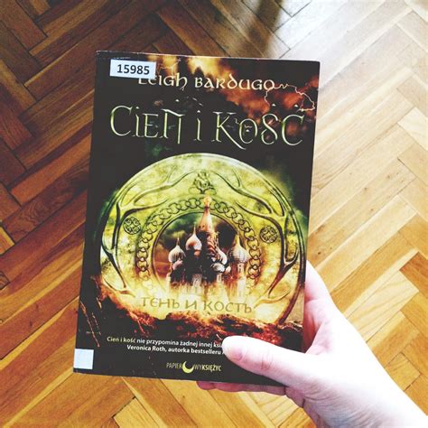 Leigh bardugo cień i kość ebook cień i kość autorstwa leigh bardugo, to jeden z największych bestsellerów młodzieżowego fantasy ostatnich lat. Biblioteczka Blanki: 88 Cień i kość - Leigh Bardugo