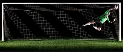 Ia juga boleh diletakkan di setiap hujung garisan tengah dan mestilah berada 1 meter jauh dari garisan padang. Ukuran Gawang Sepak Bola Standar Internasional | Informasi ...