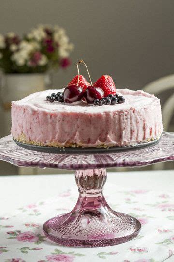 Creamy chocolate mousse is so fluffy and rich, and it's simply made with melted chocolate chips! Lodowe ciasto truskawkowe | Cake, Cake stand, Tasting