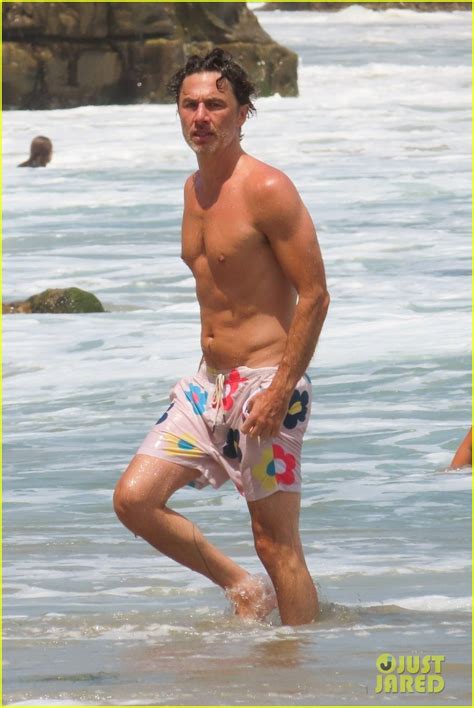 Photo Zach Braff Shirtless Beach Day Photo Just Jared Entertainment News