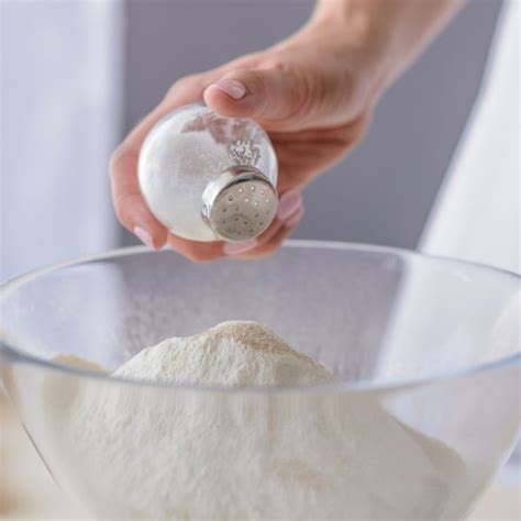 Πόσο αλάτι πρέπει να τρώμε και πώς θα μειώσεις το πολύ αλάτι στη