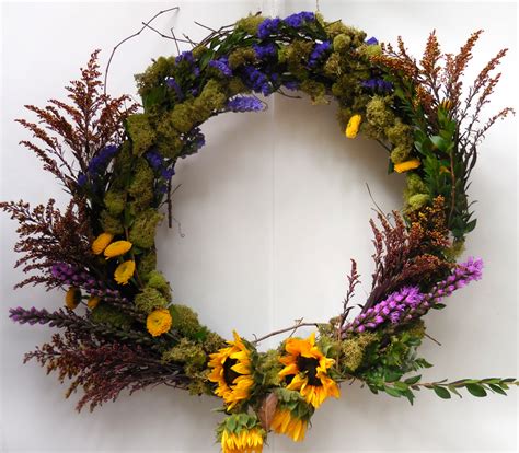 Diy How To Make A Fresh Flower Wreath The Interior Project Flower