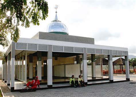 Namun terkadang keterbatasan mushola masih kita temui pada beberapa sekolah. Desain Masjid Modern 2014 | Desain Properti Indonesia