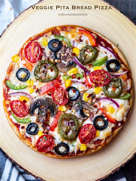 I cannot throw a party without making this recipe. Veggie Pita Bread Pizza | Recipe in 2020 (With images ...