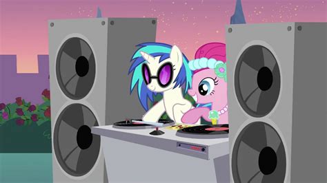 Image Dj Pon 3 Hitting The Disc S2e26png My Little Pony Friendship