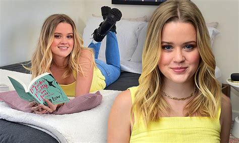Ava Phillippe Shows Off Her Trendy Berkeley Dorm Room In New Amazon Daily Mail Online