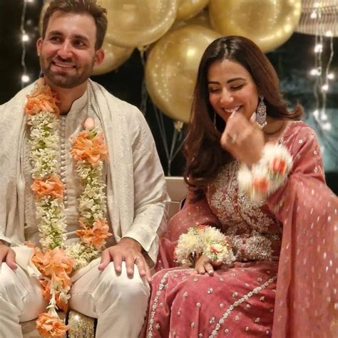 Ushna Shah Finally Announces Engagement To Boyfriend Hamza Amin Images