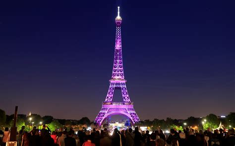 4.7 out of 5 stars 654. Con espectáculo de luces, la Torre Eiffel celebra sus 130 años