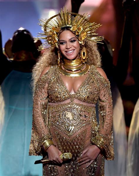 Beyonces 2017 Grammys Performance Dress Was Total Golden Goddess