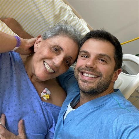 Duda Nagle Faz Selfie Com A Mãe No Hospital Firme E Forte Gq