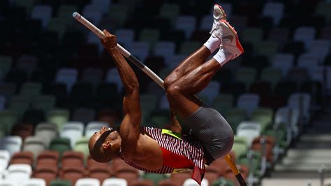 Olympics Athletics Canada S Warner Extends Decathlon Lead Two Events