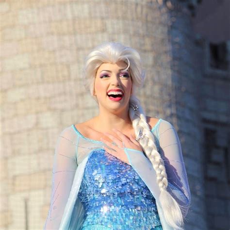 Pin By Piriluri On Frozen Face Character Queen Elsa Disney World