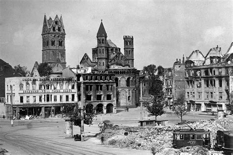 Da das kölner stadtzentrum 1945 fast völlig zerstört war, wurde tatsächlich überlegt, köln an anderer stelle wieder aufzubauen. Fotoserie des Rheinischen Bildarchivs Köln 2009 - Stadt Köln