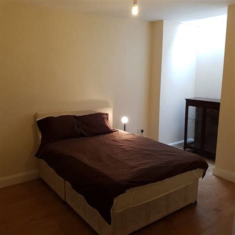 Singledouble Rooms Available For 1 Or 2 Persons In Feltham London