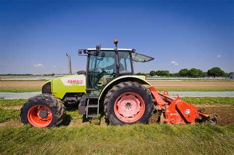 Les Engins Agricoles Dans La Gestion Et Laménagement De Lespace