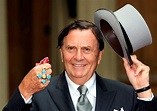 'One of a kind': Australians pay tribute to 'icon' Barry Humphries ...