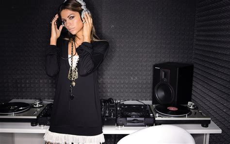 Female Dj Wallpapers And Images Wallpapers Pictures Photos